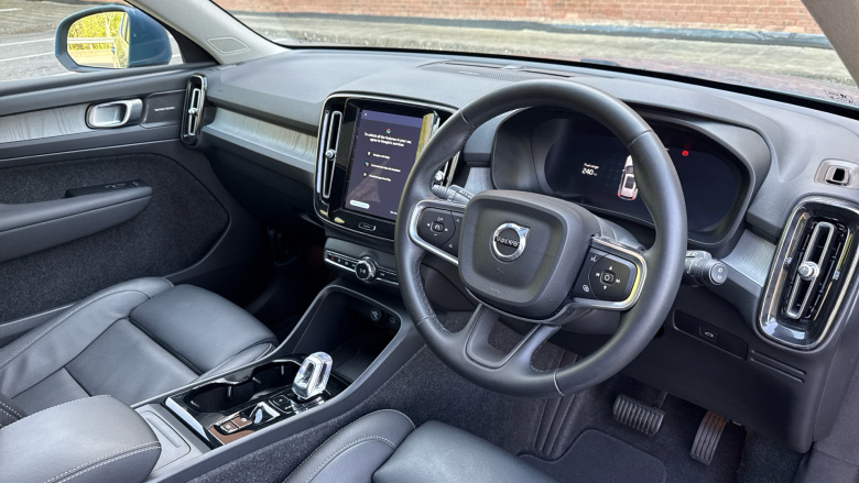 Volvo XC40 2.0 B3P Ultra Dark 5dr Auto Petrol Estate